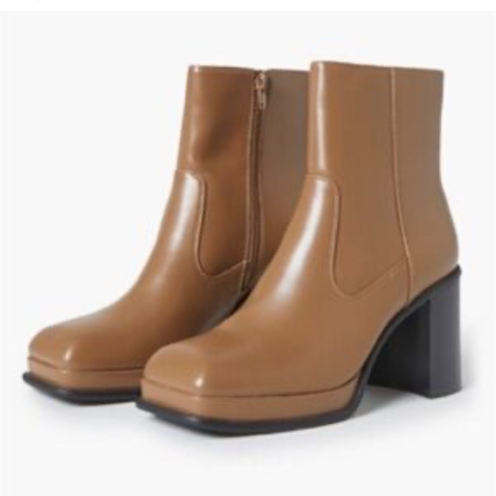 Stylish boots square heels square toe platform, very stylish tan boots 8.5
